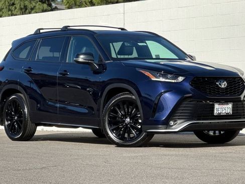 Used 2023 Toyota Highlander XSE image 2