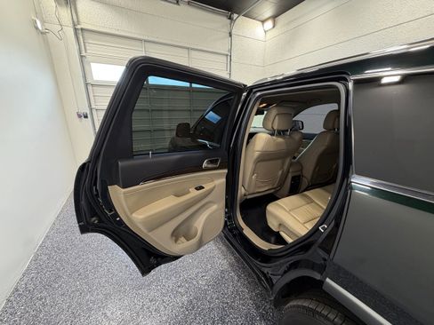 Used 2014 Jeep Grand Cherokee Limited w/ Trailer Tow Group IV AWD/4WD image 22