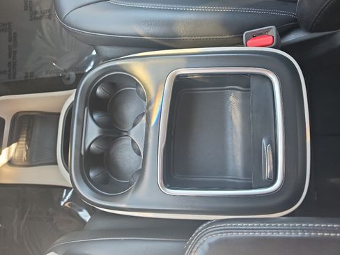 Used 2023 Chrysler Pacifica Touring-L FWD image 27