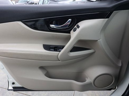 Used 2021 Nissan Rogue Sport SV image 28