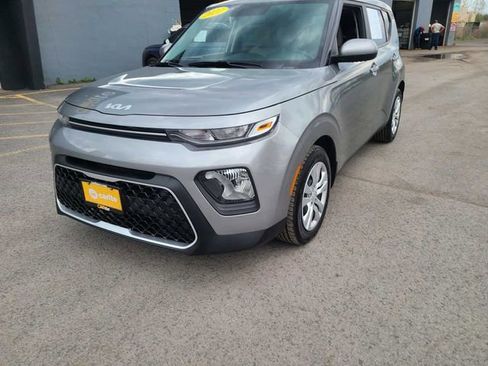 Used 2022 Kia Soul LX FWD image 1