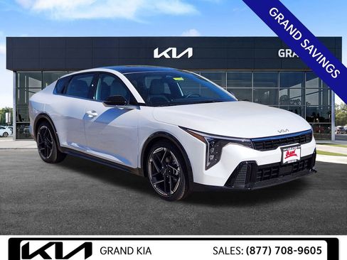 New 2025 Kia K4 GT-Line image 2