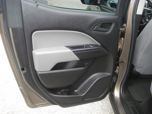 Used 2016 Chevrolet Colorado W/T w/ WT Convenience Package AWD/4WD image 38
