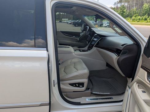 Used 2015 Cadillac Escalade Premium image 21