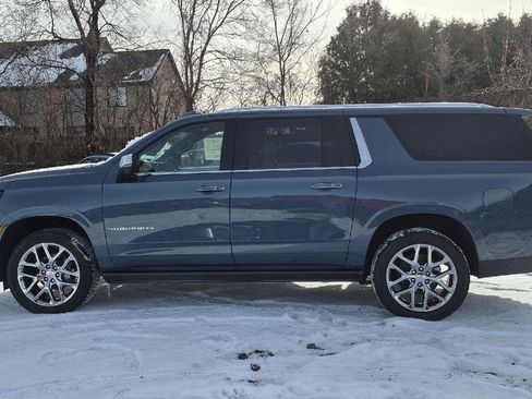 New 2026 Chevrolet Suburban Premier image 9