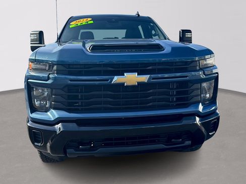 Used 2024 Chevrolet Silverado 2500 Custom w/ Custom Value Package AWD/4WD image 3