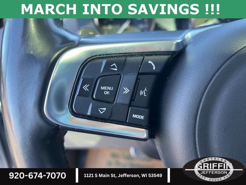 Used 2017 Jaguar F-PACE R-Sport image 17