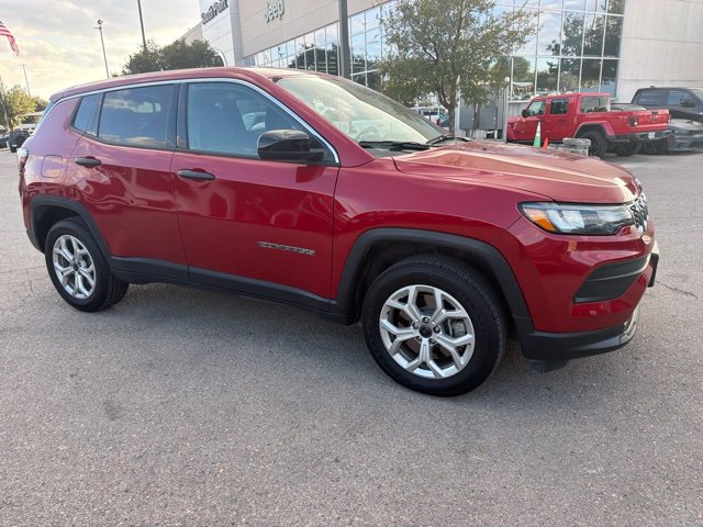 Used 2025 Jeep Compass Sport AWD/4WD image 1