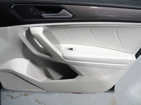 Used 2023 Volkswagen Tiguan SE FWD image 58