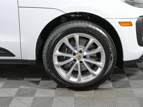 Certified 2025 Porsche Macan AWD image 40