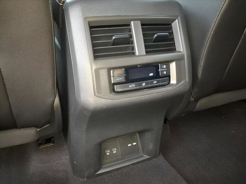 Used 2023 Volkswagen Atlas SE image 16