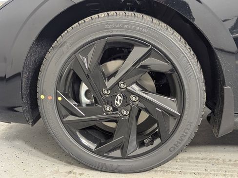 Certified 2026 Hyundai Elantra Sport FWD image 11