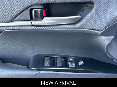 Used 2025 Toyota Camry SE FWD image 11