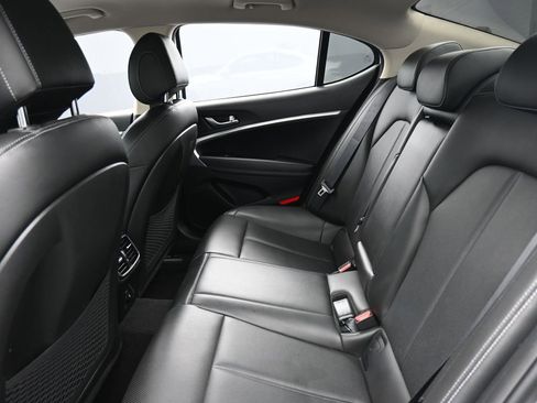 Used 2022 Genesis G70 2.0T image 12