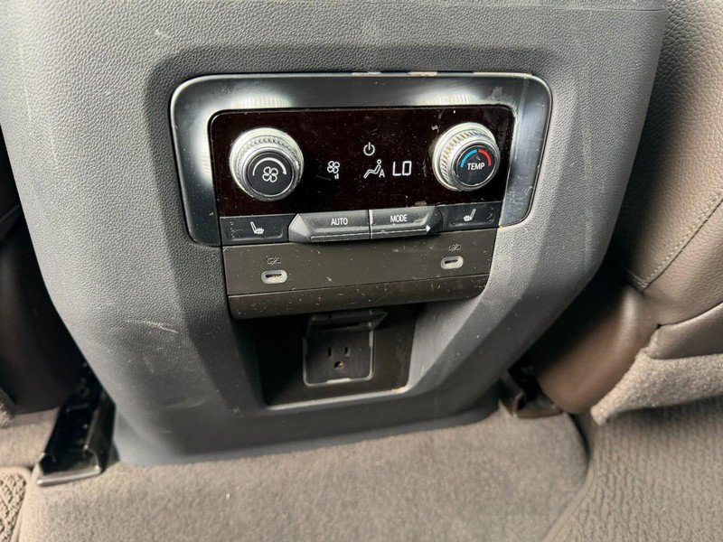 Used 2021 GMC Yukon Denali w/ Denali Premium Package AWD/4WD image 12