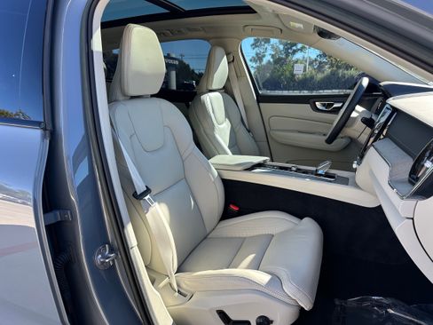 Used 2023 Volvo XC60 T8 Ultimate image 10