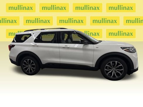 New 2026 Ford Explorer ST-Line image 2