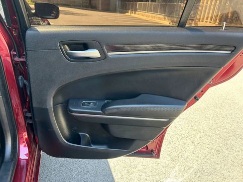 Used 2016 Chrysler 300 Limited RWD image 25