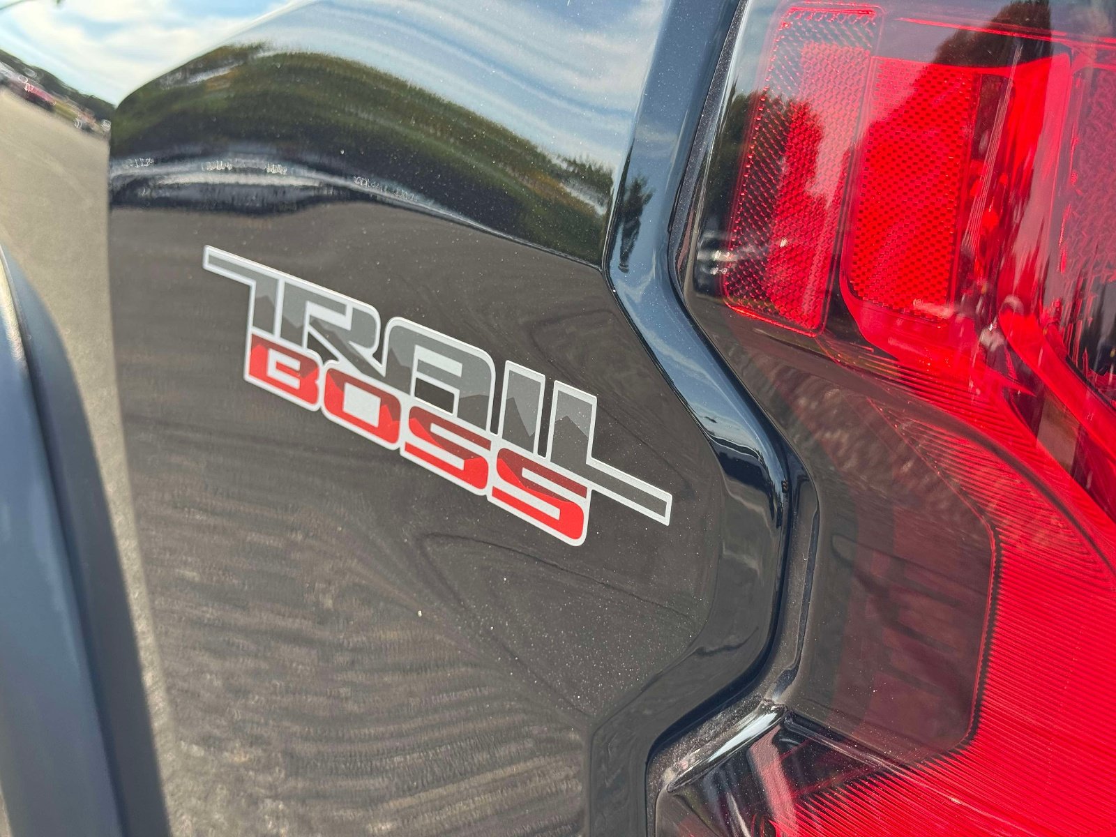 Used 2024 Chevrolet Colorado Trail Boss w/ Advanced Trailering Package AWD/4WD image 10