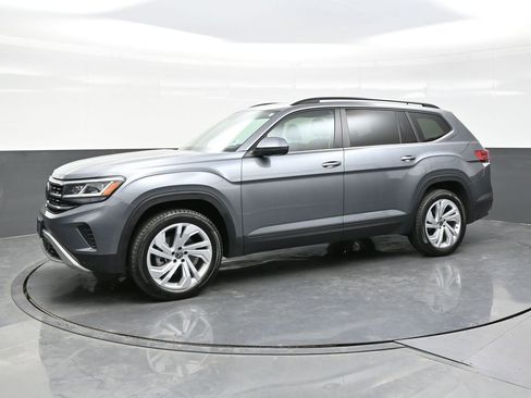 Used 2021 Volkswagen Atlas SE w/ Panoramic Sunroof Package image 3