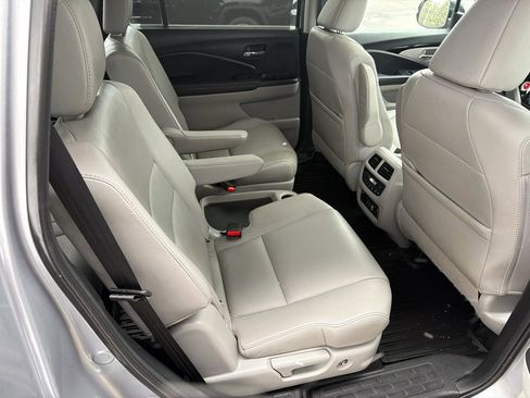Used 2022 Honda Pilot Touring image 14