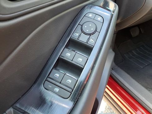 Used 2025 Nissan Rogue S image 12