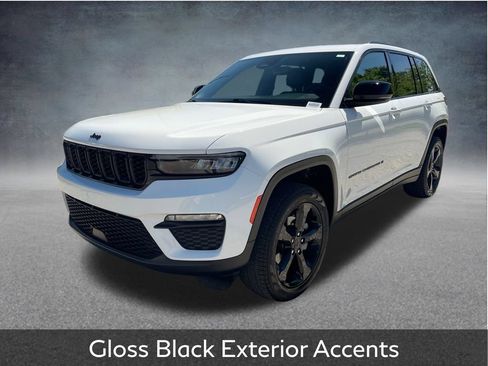 Used 2024 Jeep Grand Cherokee Limited w/ Black Appearance Package AWD/4WD image 4