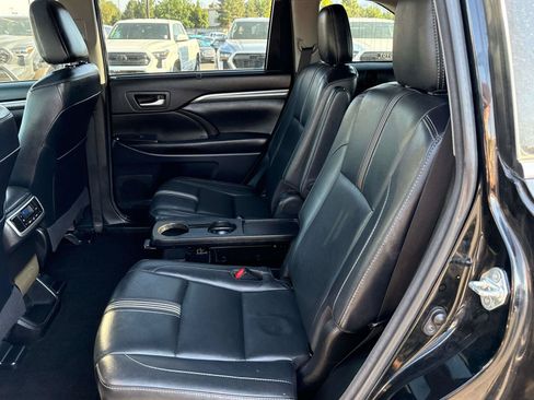 Used 2018 Toyota Highlander SE w/ Carpet Mat Package (TMS) AWD/4WD image 13