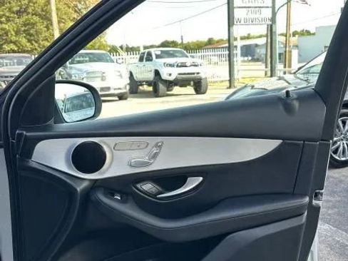 Used 2019 Mercedes-Benz GLC 300 w/ Parking Assistance Package image 23