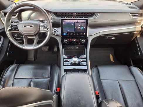 Used 2022 Jeep Grand Cherokee Overland w/ Luxury Tech Group IV image 11