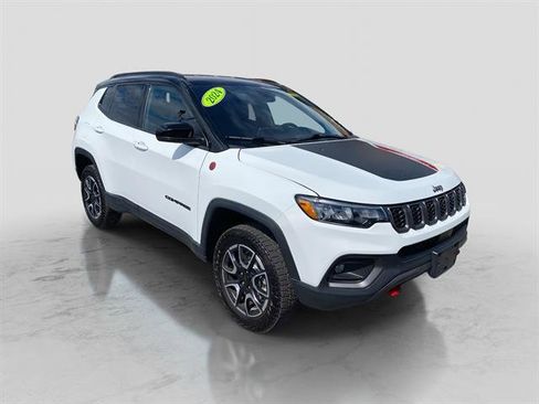 Used 2024 Jeep Compass Trailhawk image 9