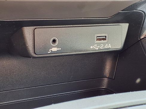 Used 2024 Subaru Crosstrek 2.0i image 8