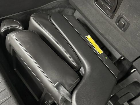 Used 2022 Kia Carnival EX image 30