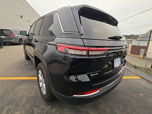 Used 2023 Jeep Grand Cherokee Limited w/ Luxury Tech Group II AWD/4WD image 9
