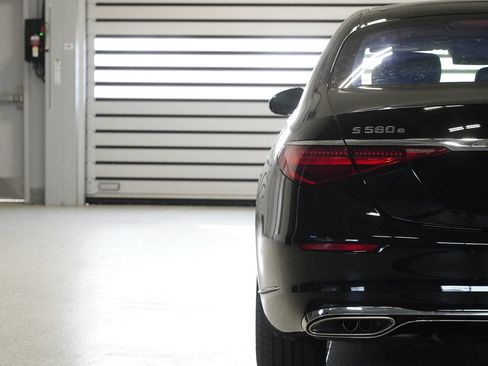 New 2026 Mercedes-Benz S 580e 4MATIC Sedan image 12