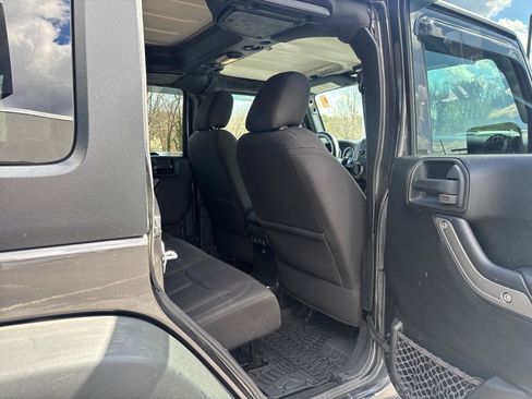 Used 2018 Jeep Wrangler Unlimited Sport S image 37