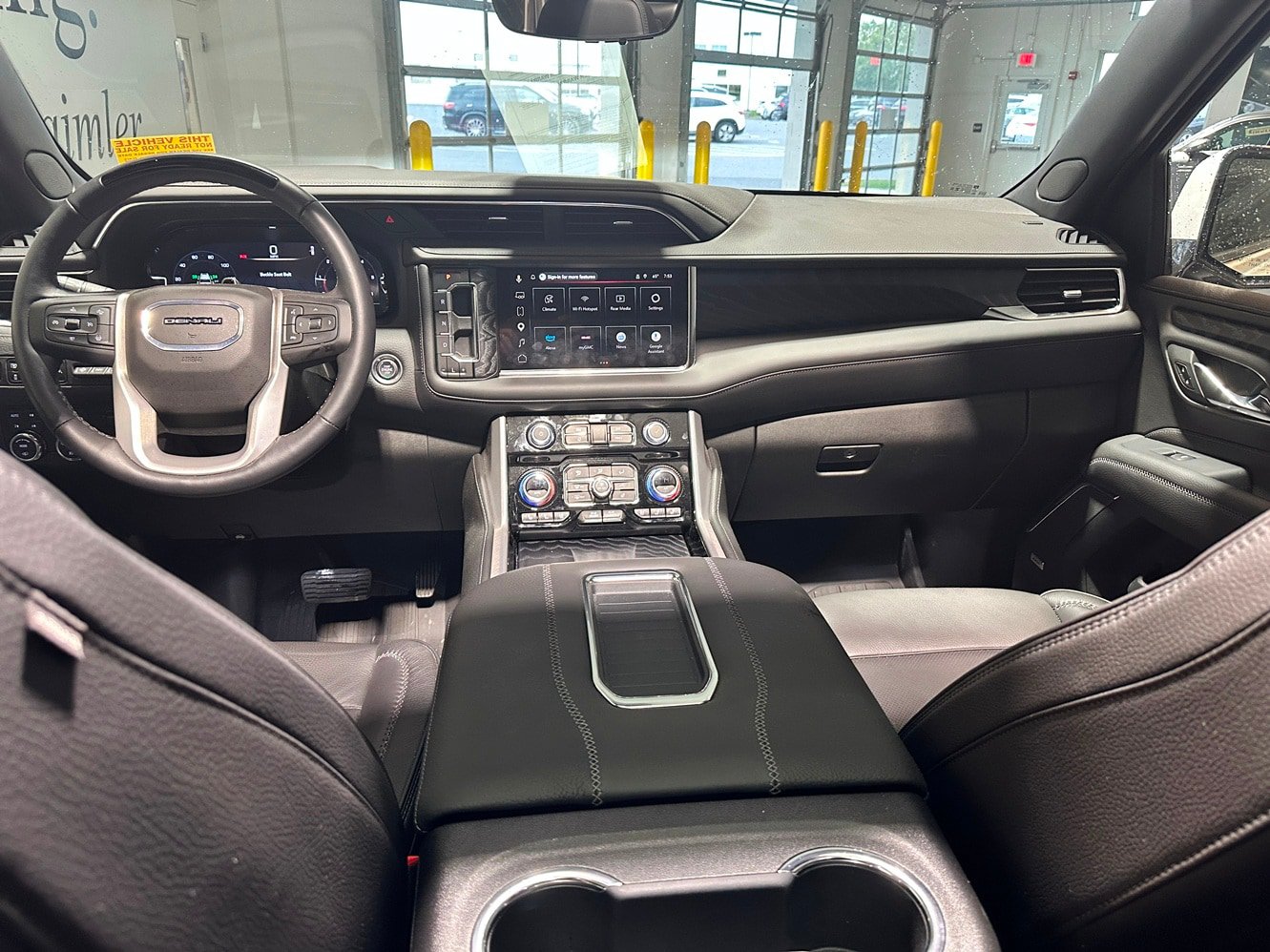 Used 2024 GMC Yukon Denali w/ Denali Reserve Package AWD/4WD image 6