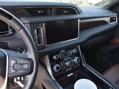 Used 2024 GMC Yukon XL Denali Ultimate image 9