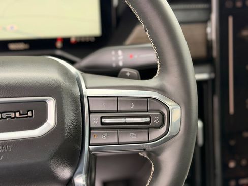 Used 2025 GMC Acadia Denali image 17