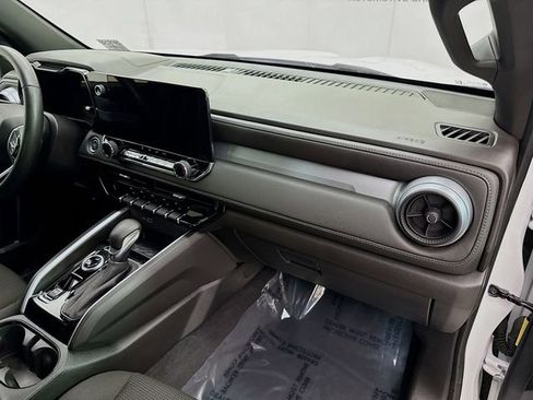 Used 2024 Chevrolet Colorado LT w/ LT Convenience Package image 31