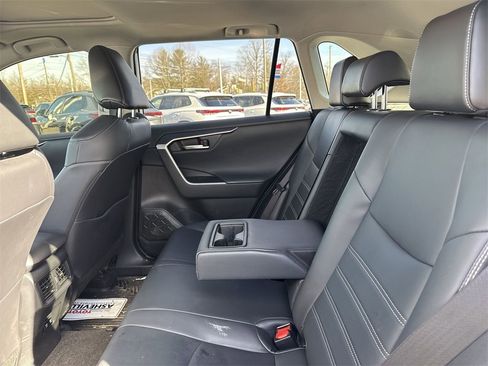 Used 2020 Toyota RAV4 Limited image 28