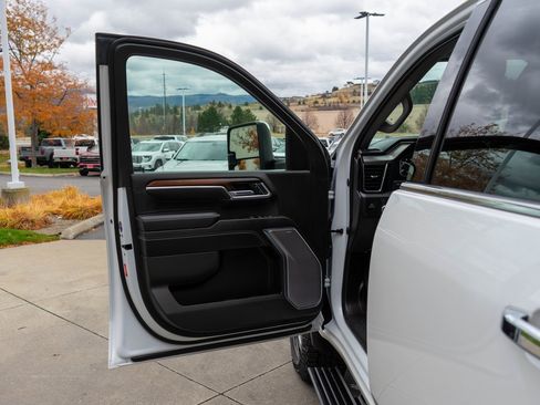 Used 2024 GMC Sierra 3500 Denali w/ Technology Package image 18