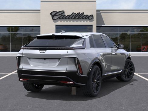 New 2026 Cadillac Lyriq Luxury w/ LPO, Bronce Accent Package RWD image 28