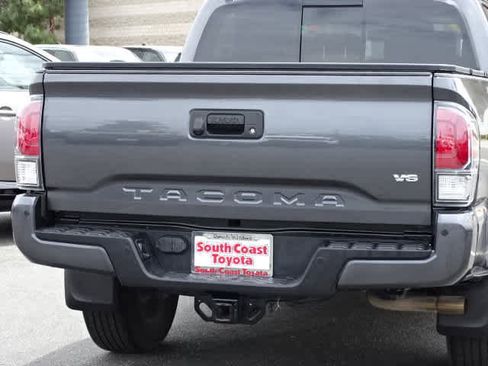 Used 2022 Toyota Tacoma Limited RWD image 15