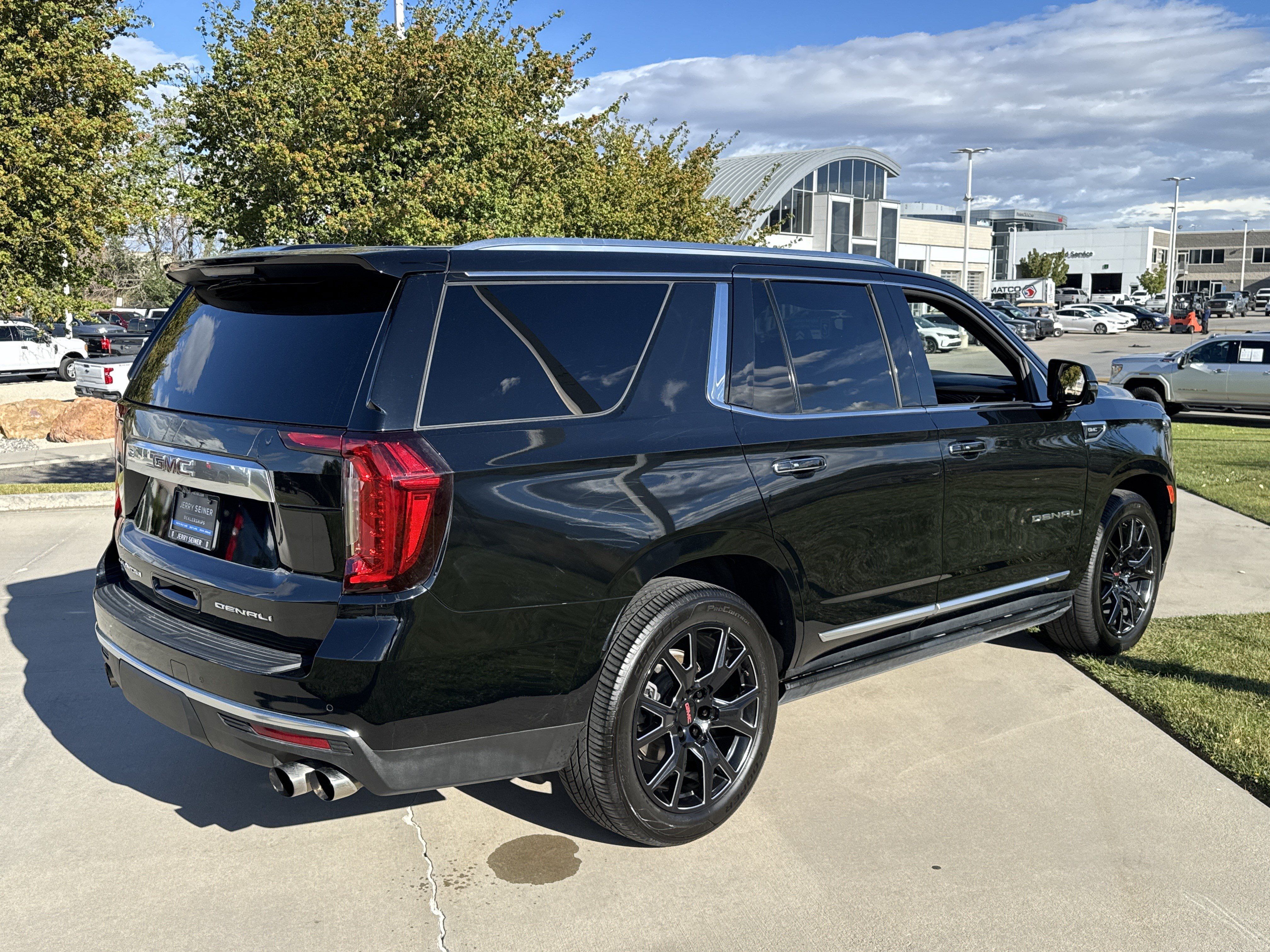 Used 2021 GMC Yukon Denali w/ Denali Ultimate Package AWD/4WD image 5