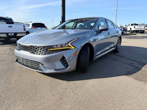 Used 2022 Kia K5 LX image 4