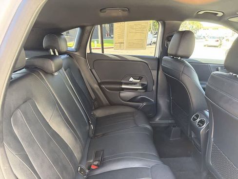 Used 2021 Mercedes-Benz GLA 250 image 32