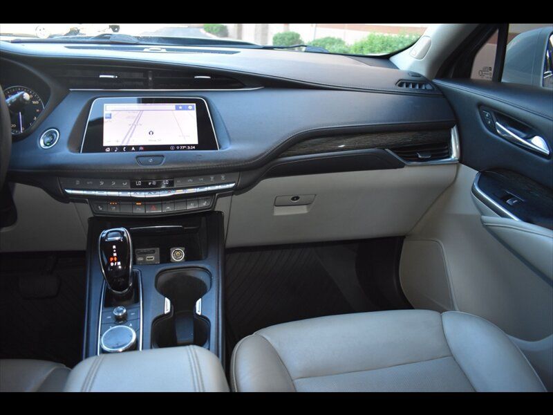 Used 2020 Cadillac XT4 Premium Luxury FWD image 30