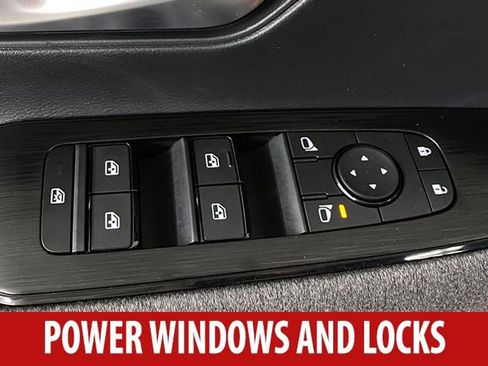 Used 2025 Nissan Kicks SV image 7