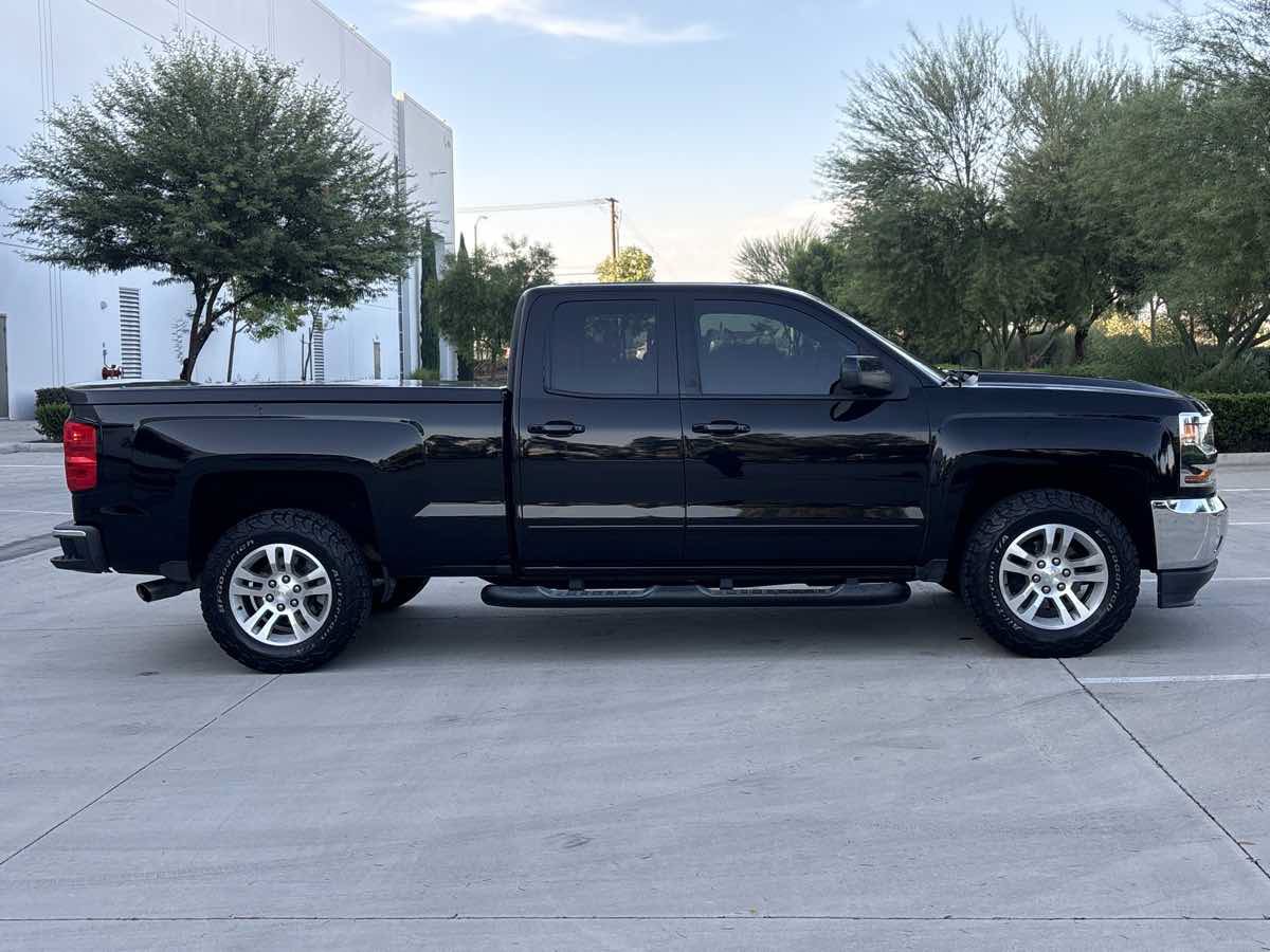 Used 2017 Chevrolet Silverado 1500 LT w/ All Star Edition RWD image 2